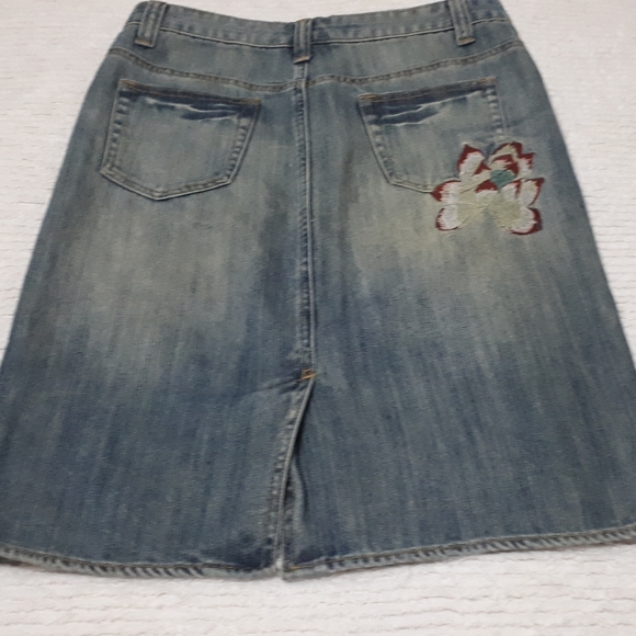 Armor Jean's Skirt With Floral Design - Picture 2 of 6